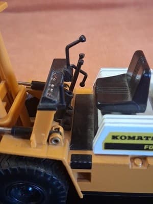 VINTAGE JAPAN KOMATSU FORKLIFT FD40 RARE, INCOMPLETE - Thumbnail 5