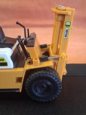 VINTAGE JAPAN KOMATSU FORKLIFT FD40 RARE, INCOMPLETE - Thumbnail 9