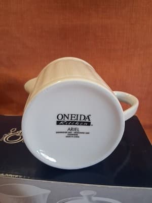 Oneida Simply Elegant Ariel Sugar & Creamer Set New open Box - Thumbnail 5