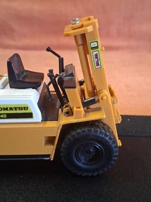 VINTAGE JAPAN KOMATSU FORKLIFT FD40 RARE, INCOMPLETE - Thumbnail 12