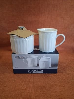 Oneida Simply Elegant Ariel Sugar & Creamer Set New open Box - Thumbnail 3