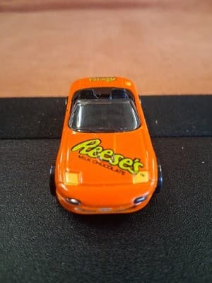 Hot Wheels Reese’s Convertible Sugar Rush Series Mazda MX-5 - Thumbnail 2
