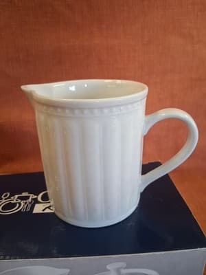 Oneida Simply Elegant Ariel Sugar & Creamer Set New open Box - Thumbnail 4