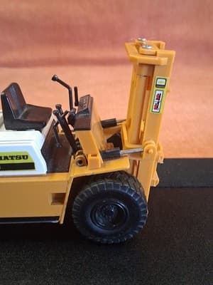 VINTAGE JAPAN KOMATSU FORKLIFT FD40 RARE, INCOMPLETE - Thumbnail 7