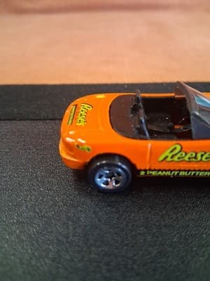Hot Wheels Reese’s Convertible Sugar Rush Series Mazda MX-5 - Thumbnail 3