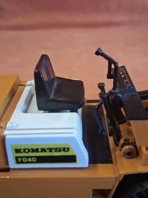VINTAGE JAPAN KOMATSU FORKLIFT FD40 RARE, INCOMPLETE - Thumbnail 11
