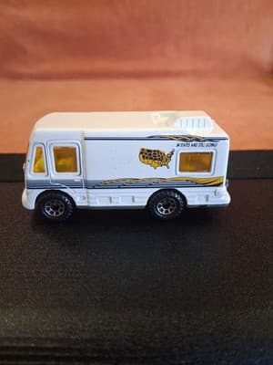 Matchbox 1998 RV Truck Camper W/ Opening Side Door 1:70 Loose - Thumbnail 5
