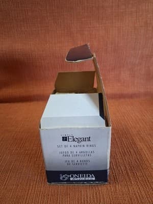 Vtg Oneida Kitchen Set of 4 White Simply Elegant Ceramic Ariel Napkin Rings - Thumbnail 2