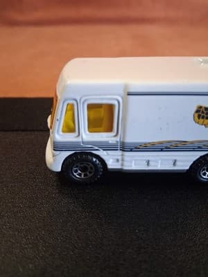 Matchbox 1998 RV Truck Camper W/ Opening Side Door 1:70 Loose - Thumbnail 6