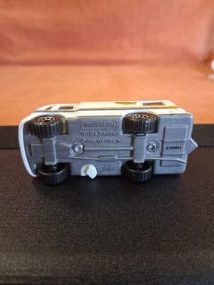 Matchbox 1998 RV Truck Camper W/ Opening Side Door 1:70 Loose - Thumbnail 7