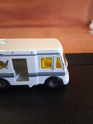 Matchbox 1998 RV Truck Camper W/ Opening Side Door 1:70 Loose - Thumbnail 2