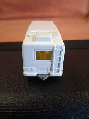 Matchbox 1998 RV Truck Camper W/ Opening Side Door 1:70 Loose - Thumbnail 4