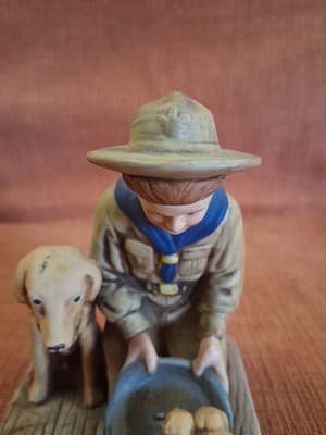 Lovely Good Friends Boy Scout Norman Rockwell Ceramic Figurine (Missing 1 Dog) - Thumbnail 2