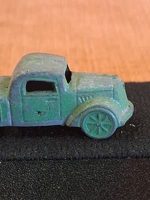Tootsie Toy Cracker Jack Prize Metal Green Tow Truck - Thumbnail 2