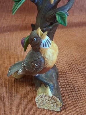 Bisque Two Robins Perched On A Tree Stump With Red Berries Made In Japan - Thumbnail 5