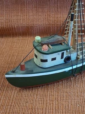 WOOD FISHING BOAT FIGURINE 5" x 4" CAPE COD - Thumbnail 6