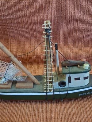 WOOD FISHING BOAT FIGURINE 5" x 4" CAPE COD - Thumbnail 3