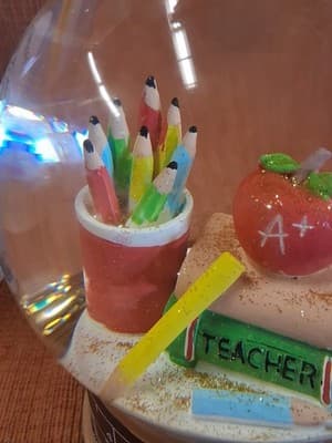 Teach Apple, A+, Books, Pencils, & Slide Rule Snow Water Globe Very Clear! - Thumbnail 4