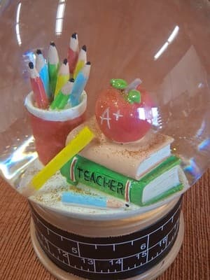 Teach Apple, A+, Books, Pencils, & Slide Rule Snow Water Globe Very Clear! - Thumbnail 3
