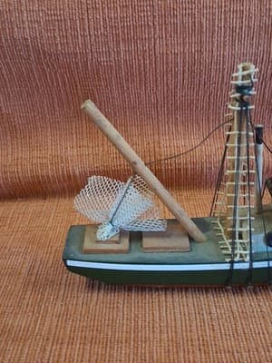 WOOD FISHING BOAT FIGURINE 5" x 4" CAPE COD - Thumbnail 2