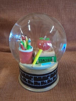 Teach Apple, A+, Books, Pencils, & Slide Rule Snow Water Globe Very Clear! - Thumbnail 2
