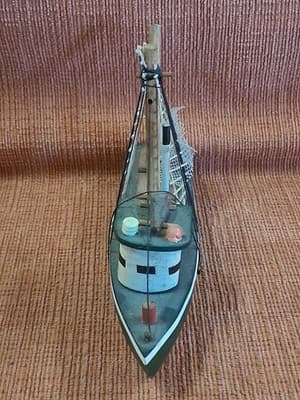 WOOD FISHING BOAT FIGURINE 5" x 4" CAPE COD - Thumbnail 5