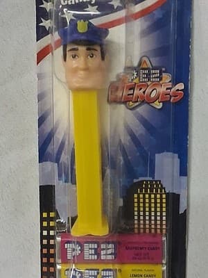 PEZ HEROES POLICEMAN OFFICER COP YELLOW STEM CANDY DISPENSER NEW ON CARD - Thumbnail 2