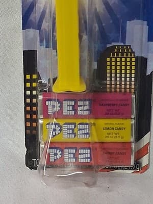 PEZ HEROES POLICEMAN OFFICER COP YELLOW STEM CANDY DISPENSER NEW ON CARD - Thumbnail 3