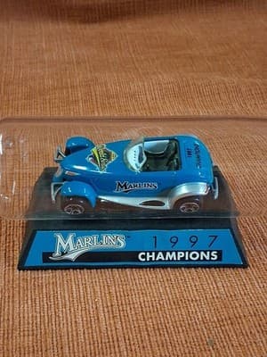 1997 FLORIDA MARLINS World Series Champs MATCHBOX PROWLER in GLASS BASEBALL BAT - Thumbnail 8
