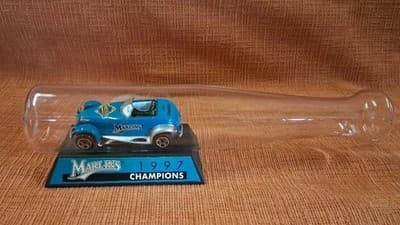 1997 FLORIDA MARLINS World Series Champs MATCHBOX PROWLER in GLASS BASEBALL BAT - Thumbnail 2