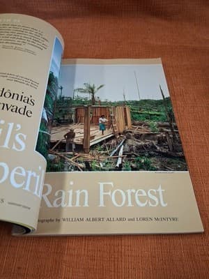 National Geographic Dec 1988 Holographic Cover With Endangered Earth Map - Thumbnail 9