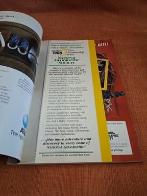 National Geographic Dec 1988 Holographic Cover With Endangered Earth Map - Thumbnail 10