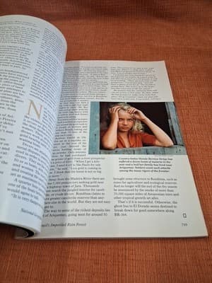 National Geographic Dec 1988 Holographic Cover With Endangered Earth Map - Thumbnail 8