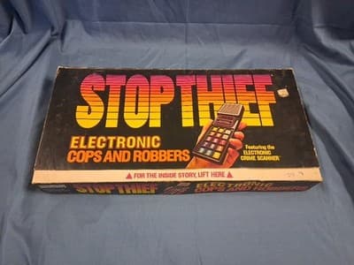 1979 STOP THIEF Electronic Cops & Robbers Board Game COMPLETE - New Battery
