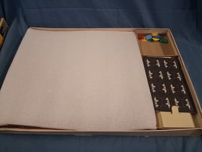 Space 1999 - Milton Bradley Board Game TV Series Complete Vintage! Unpunched - Thumbnail 2