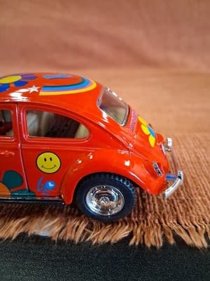 New 5" Kinsmart 1967 Volkswagen Beetle w/ Flowers Decals Diecast Model 1:32 Red - Thumbnail 4
