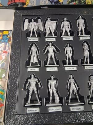 X-Men Under Siege Abridged Edition Board Game 1998 Pressman 18 Figures Complete - Thumbnail 8