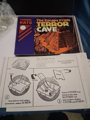 TUNNEL RATS ESCAPE FROM TERROR CAVE ELECTRONIC ACTION BOARD GAME CADACO 1990 - Thumbnail 11