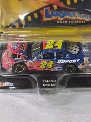 Jeff Gordon Dupont / Looney Tunes 2003 Monte Carlo 1:64 car ARC HO Hood Open - Thumbnail 3
