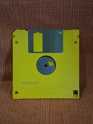 Fujifilm MF2HD Double Sided High Density Floppy Disks 3.5" Yellow - Thumbnail 2