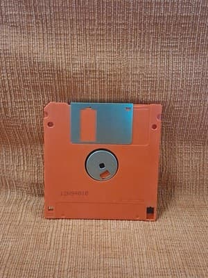 Fujifilm MF2HD Double Sided High Density Floppy Disks 3.5" Red - Thumbnail 2