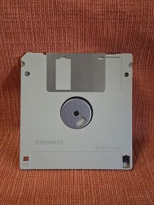 Fujifilm MF2HD Double Sided High Density Floppy Disks 3.5" Grey - Thumbnail 2