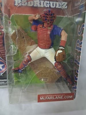 McFarlanes MLB Ivan Rodriguez Texas Rangers Series 1 Blue Jersey Variant MoC '02 - Thumbnail 2