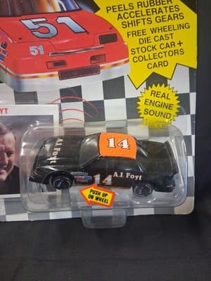 NASCAR RACING CHAMPIONS ROARING RACERS REAL ENGINE SOUND A. J. FOYT 1991 - Thumbnail 2