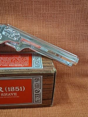 Vintage Avon Colt Revolver 1851 Wild Country After shave 3 FL. OZ With Box - Thumbnail 4