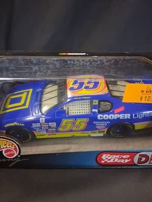 Kenny Wallace #55 Square D 2000 1/24 Hot Wheels Race Day Deluxe - Thumbnail 3