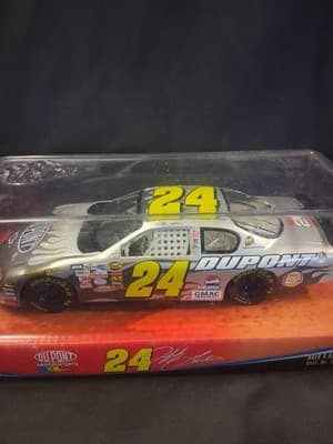 2004 WINNERS CIRCLE JEFF GORDON 1/24 SCALE DIE CAST HENDRICK 20 YEARS - Thumbnail 3
