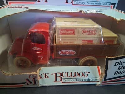 Ertl Mack 1926 Bulldog True Value Delivery Truck Crates 1:38 Scale DieCast NIB📦 - Thumbnail 5