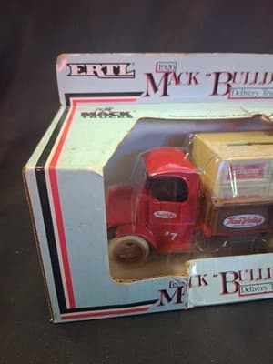 Ertl Mack 1926 Bulldog True Value Delivery Truck Crates 1:38 Scale DieCast NIB📦 - Thumbnail 2