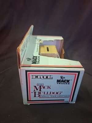 Ertl Mack 1926 Bulldog True Value Delivery Truck Crates 1:38 Scale DieCast NIB📦 - Thumbnail 6